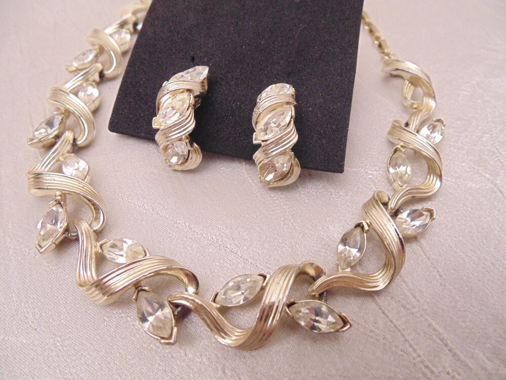 Vtg LISNER Curvy Modernist Marquise Rhinestone Gold Choker Necklace Earrings Set